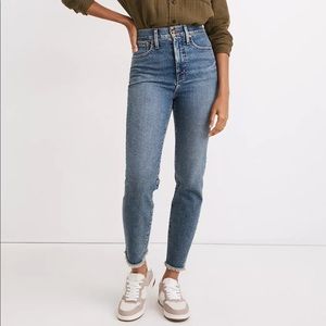 Madewell Mom Jean in Downey Wash size 26